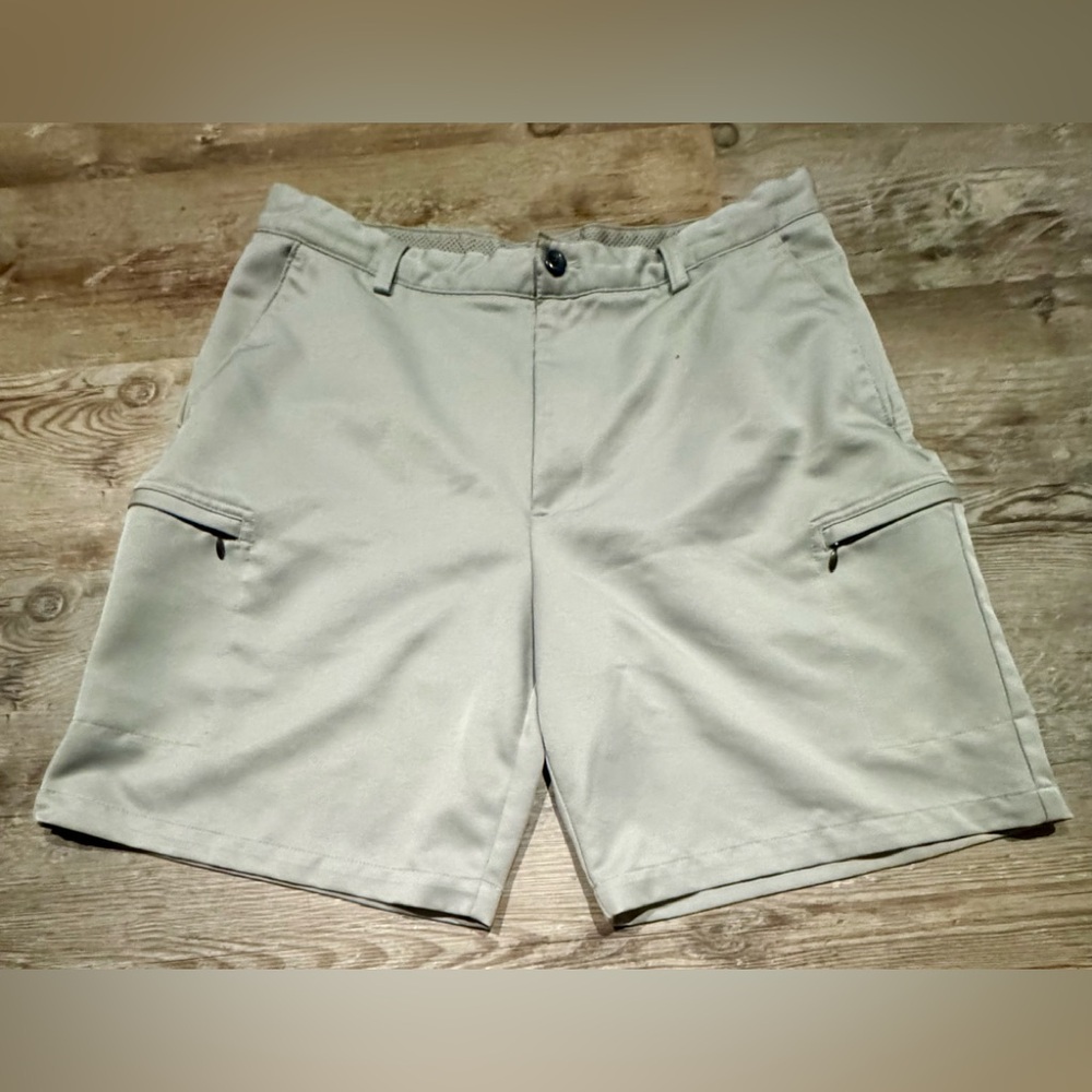Izod Grey Gray GOLF Shorts micro poly classic size 36 Men’s